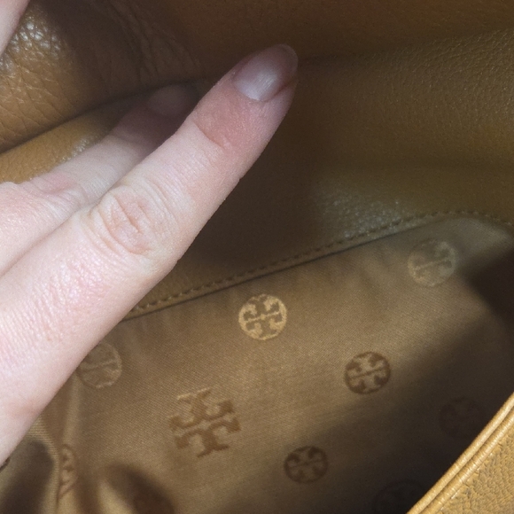 Tory Burch Tan Shoulder Bag Like New condition . - Picture 4 of 10